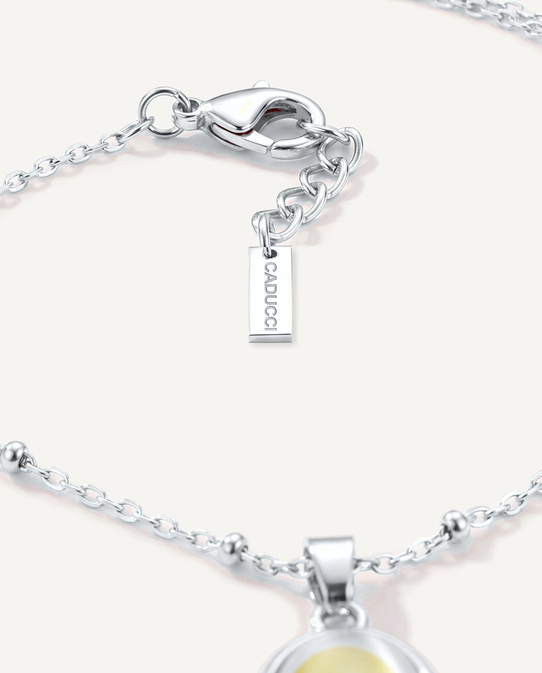 CADUCCI Capri Necklace in silver, close-up of the satellite chain, the clasp and the tag engraved with the CADUCCI logo